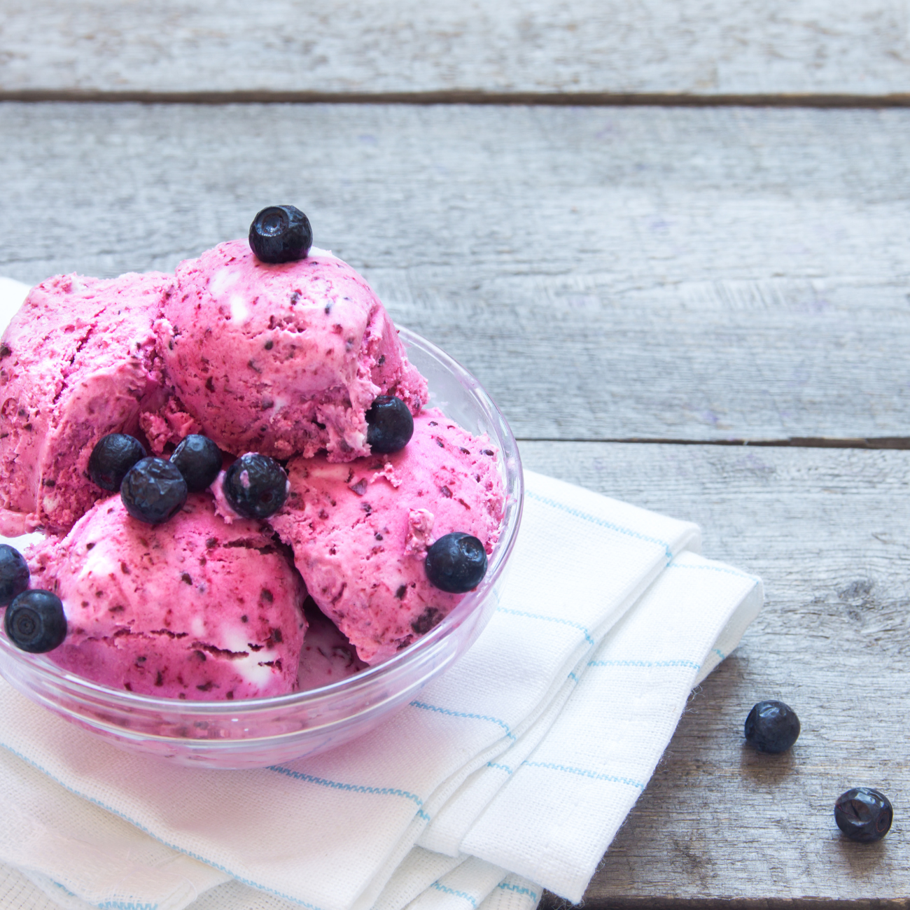 Exploring Vegan Raspberry Vanilla Ice Cream: A Dairy Free Delight.