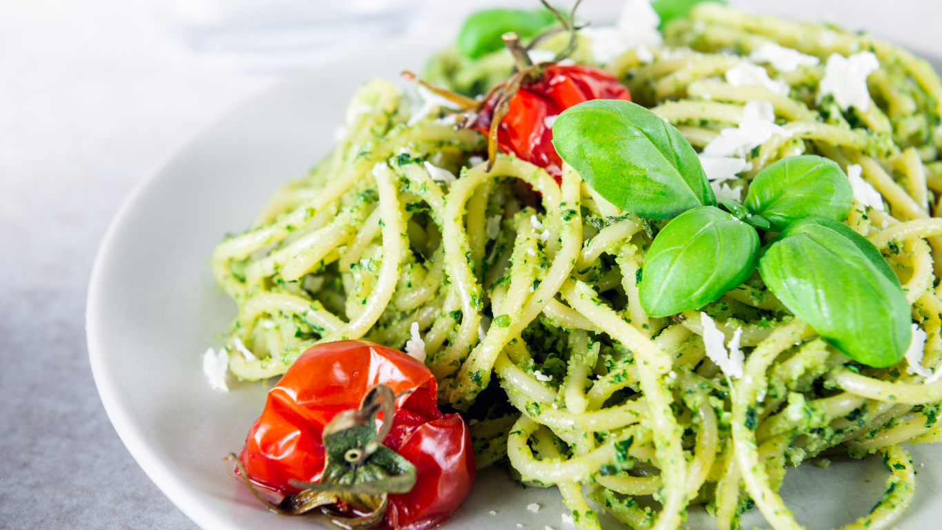 Green Sauce for Pasta.  Spaghetti with Spinach Sauce Recipe.